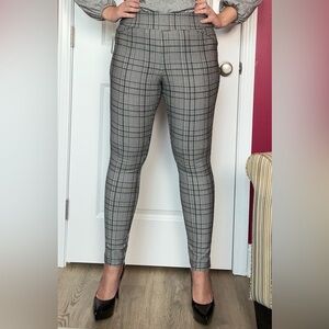 NWT VERSONA Stretchy Medium Multicolor Plaid Leggings Casual with Mocked Pockets